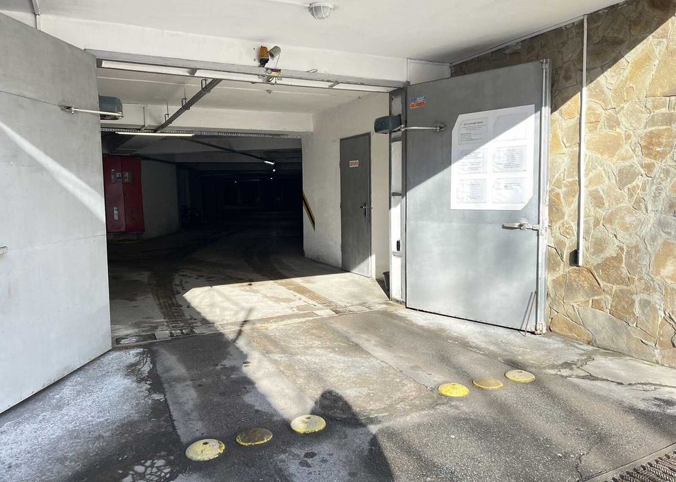 Продаж паркомісця на Поділлі