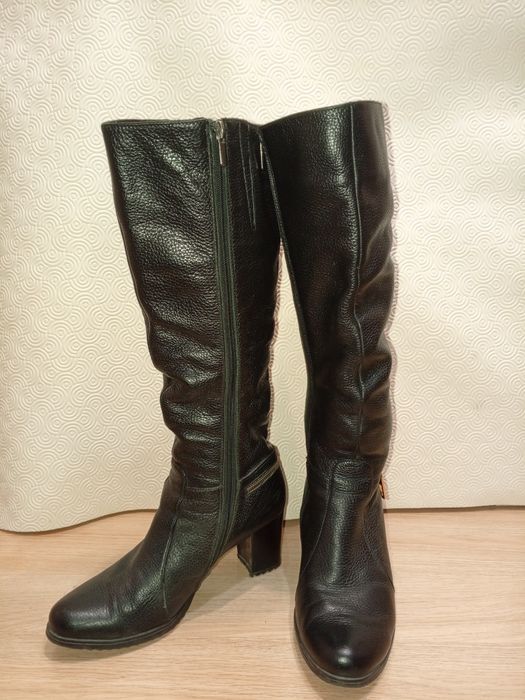 Кожаные женские сапоги