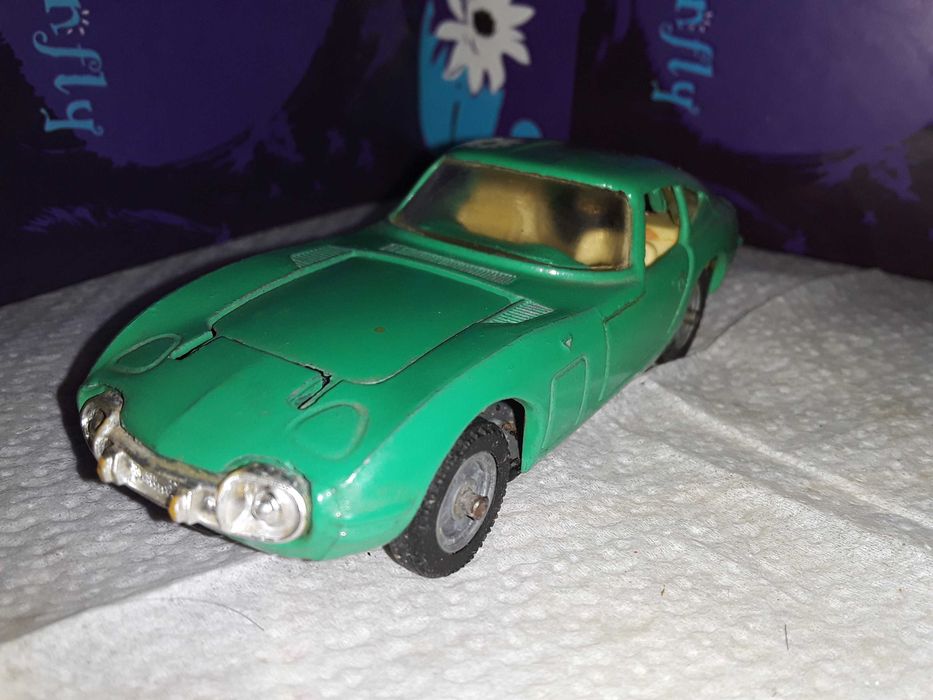 Модель автомобілю "TOYOTA 2000GT"