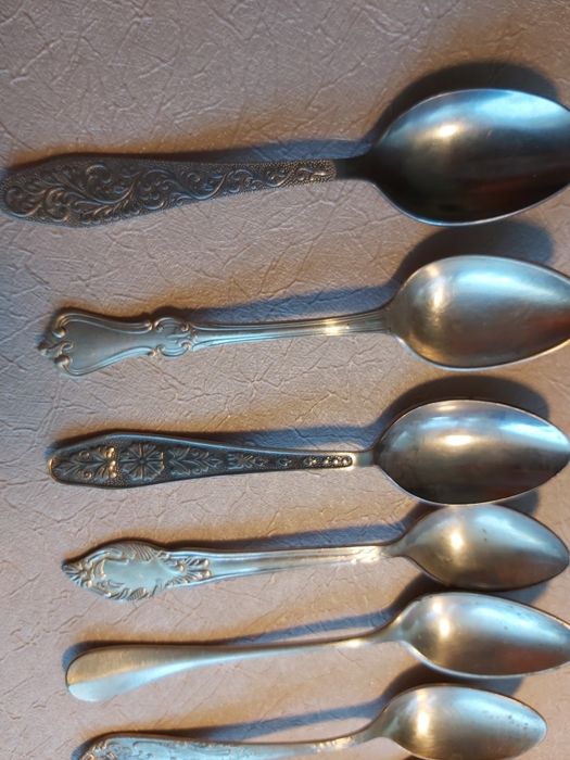 Stare łyżeczki kolekcjonerskie