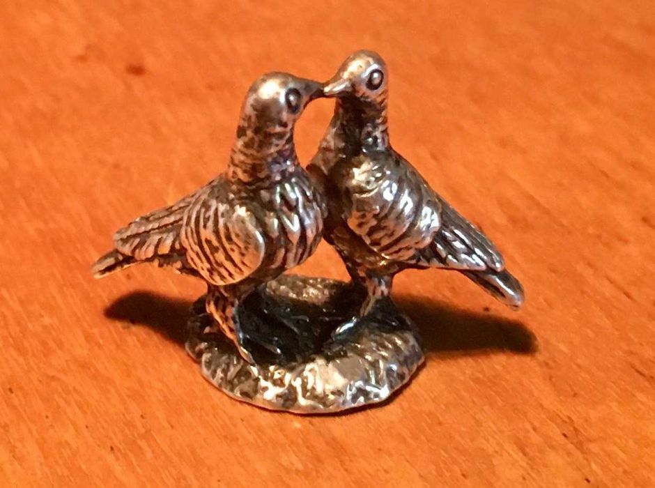 PRATA ÁGUIA 835 - casal de pombos - antigo - 2,7 x 2 cm/s