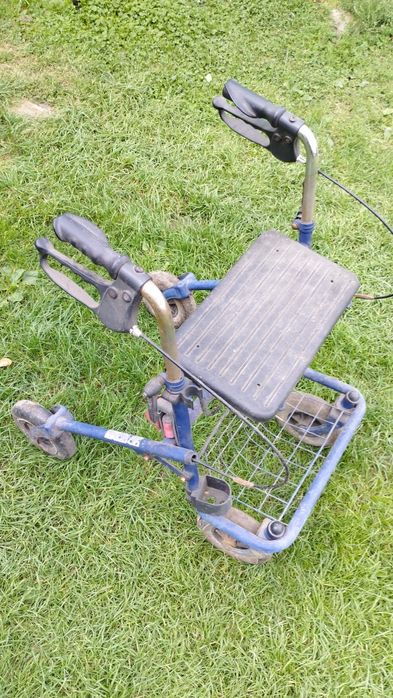 Chodzik, jeździk, pchacz z siedzeniem