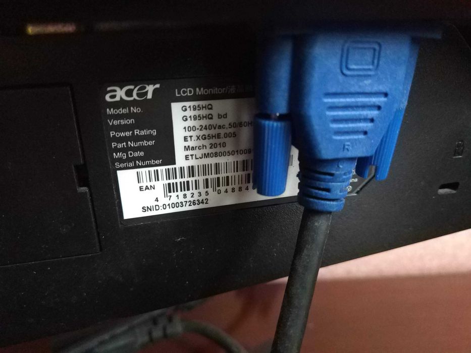 Монітор 19 "  в гарному і робочому стані  Acer G195HQ