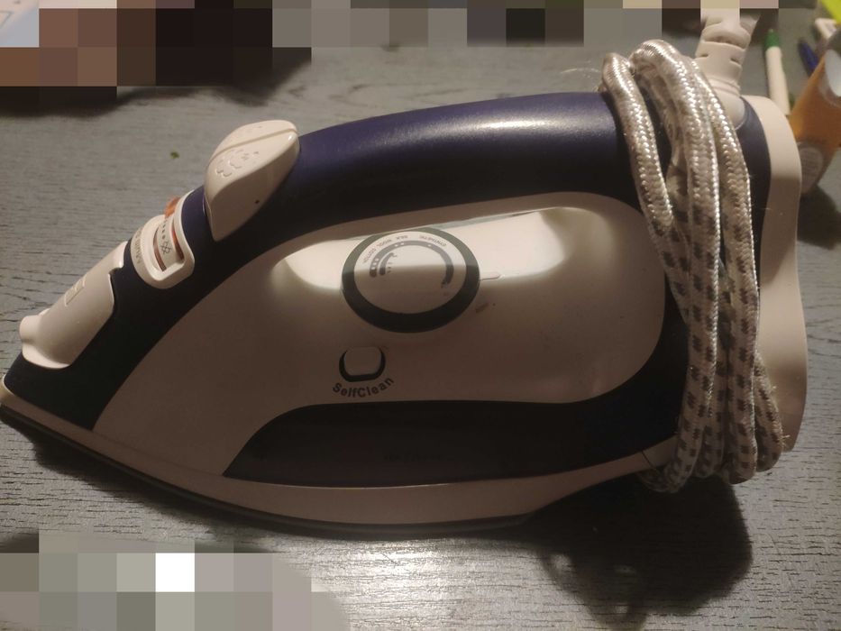 Żelazko ze spryskiwaczem