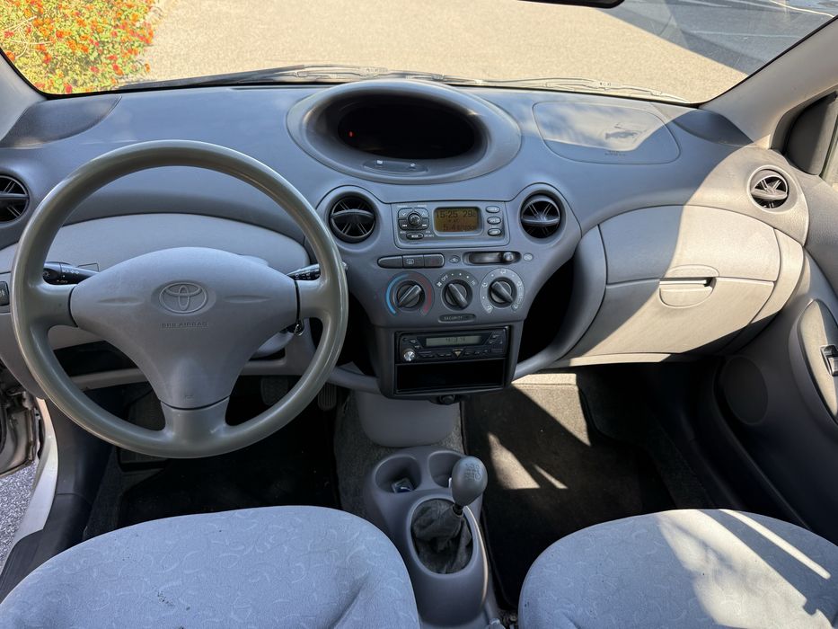 Toyota Yaris 1.0  - Estimado - 124 mil klms - Revisao - Pneus novos - Pintura nova