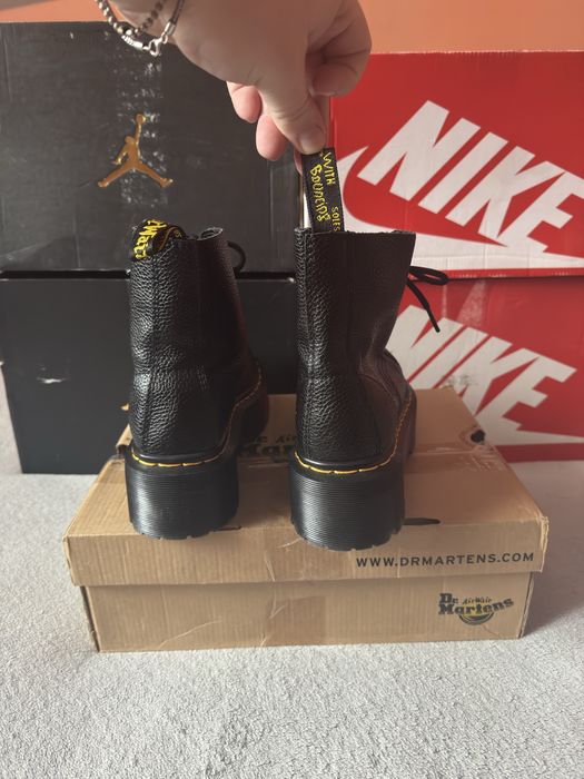 Жіночі черевики Dr. Martens