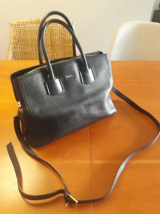 Mala preta Furla