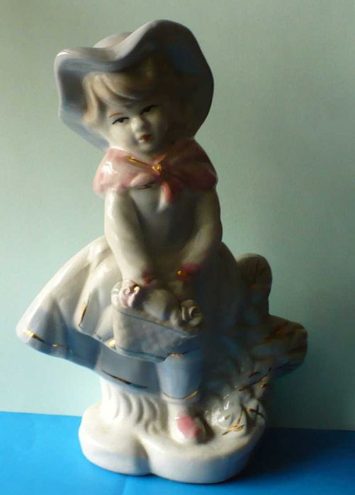 figurka porcelanowa dziewczyna w kapeluszu
