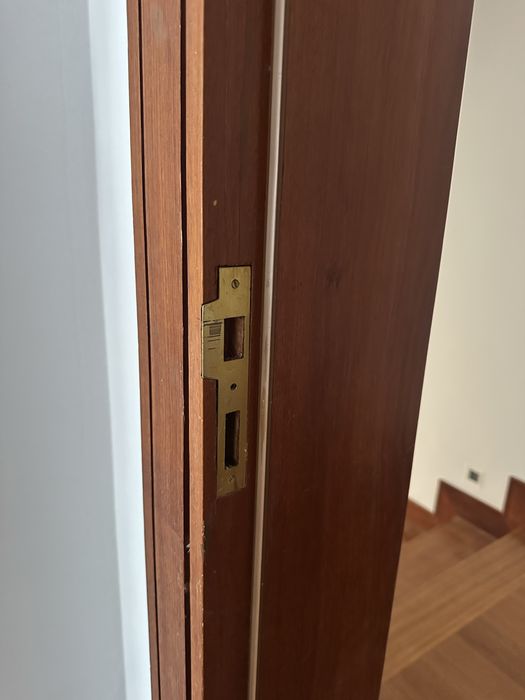 Carpinteiro Profissional | Móveis à Medida, Chão Flutuante e Restauro