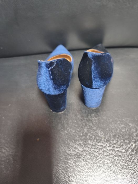 Sapatos de Senhora como novos ,Aul escuro  abludado tamanho 38