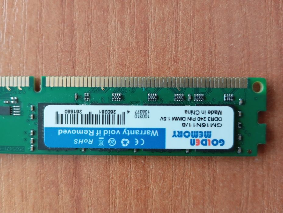 8 GB  DDR3 оперативной памяти одной планкой.