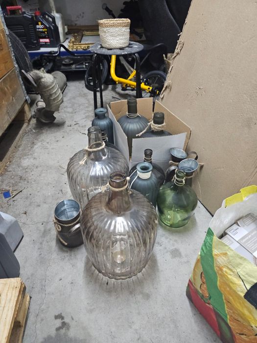 Jarras/garrafões de vidro e cestos para decoração