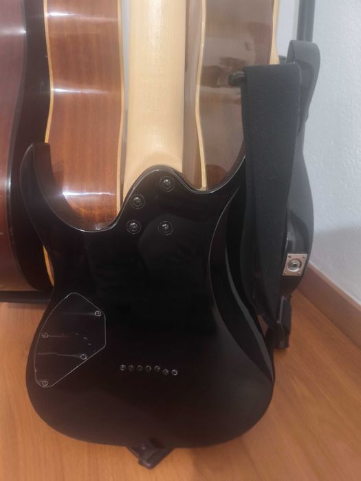 Ibanez 7 cordas nunca usada