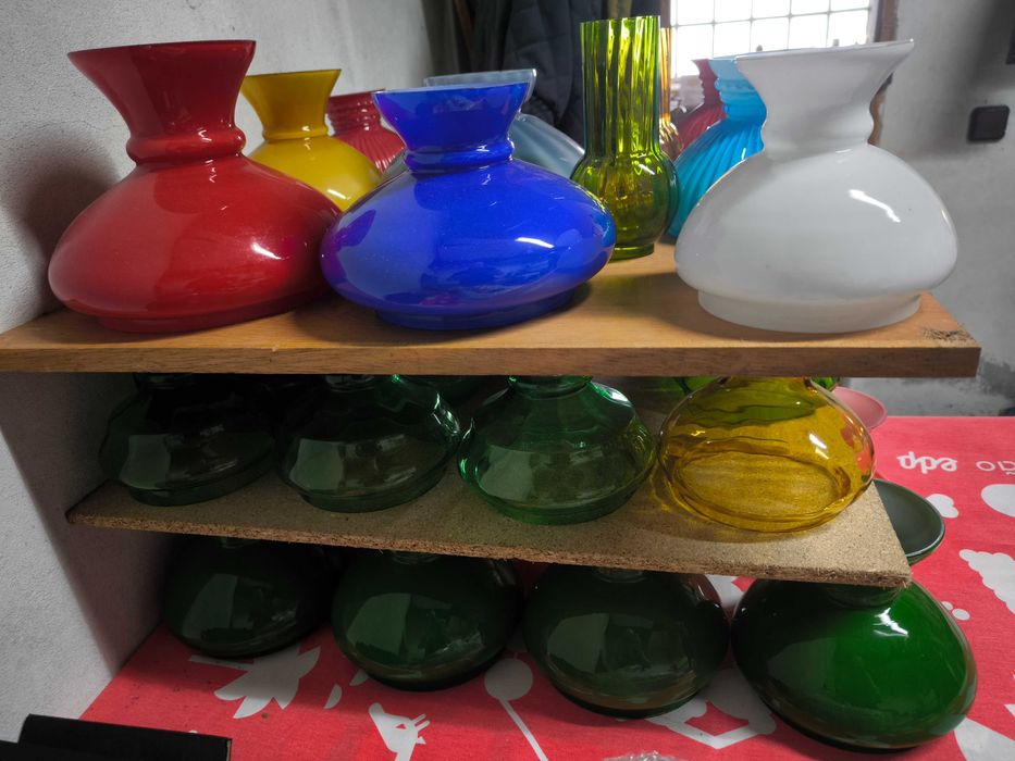 Tulipas , abatjours / abajures em vidro opalino ou opalizado .