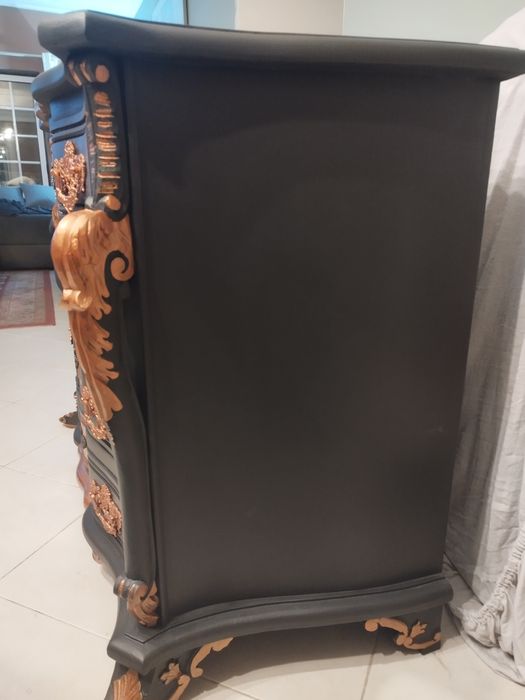 Cómoda estilo D. José requintada