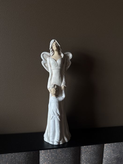Figura anioła z chlopcem