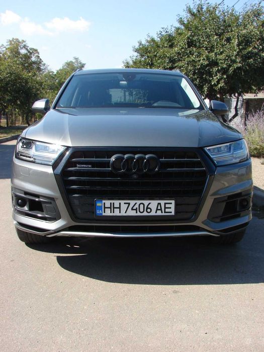 Audi Q7 3.0 турбо 2017 год (7 МЕСТ) на коже с панорамой
