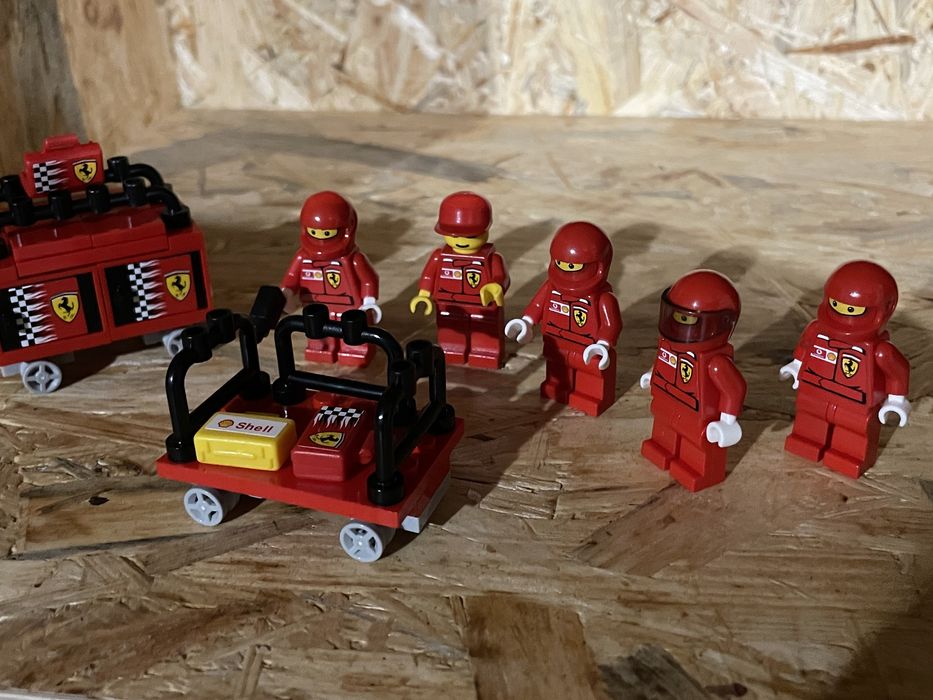 Lego Ferrari Scuderia ciężarówka ludziki formuła 1 Racers Ożarów