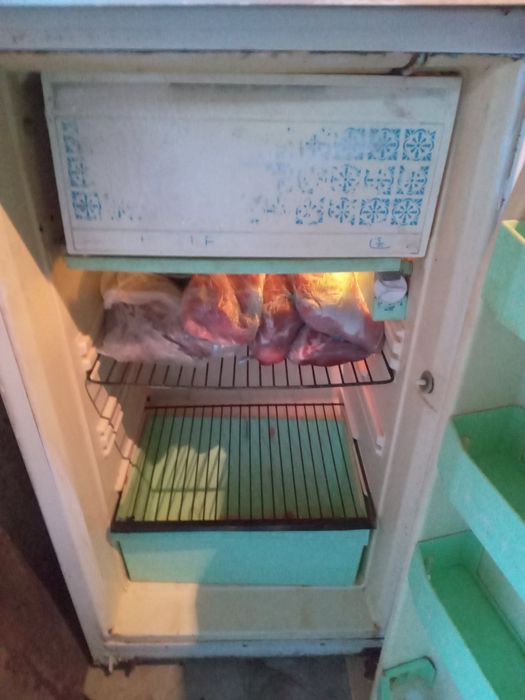 Продам 2 холодильника и два пылисоса!