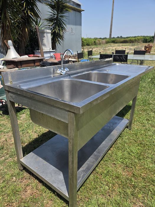 Bancada em inox em bom estado