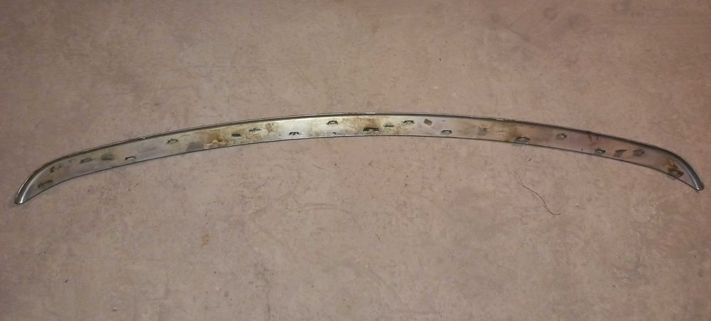 Chrysler 300c накладка хром заднего бампера седан 4805940AA