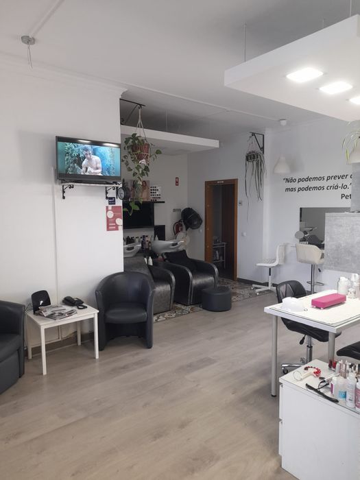 Trespasso Salão de Cabeleireiros na linha de Cascais/Parede