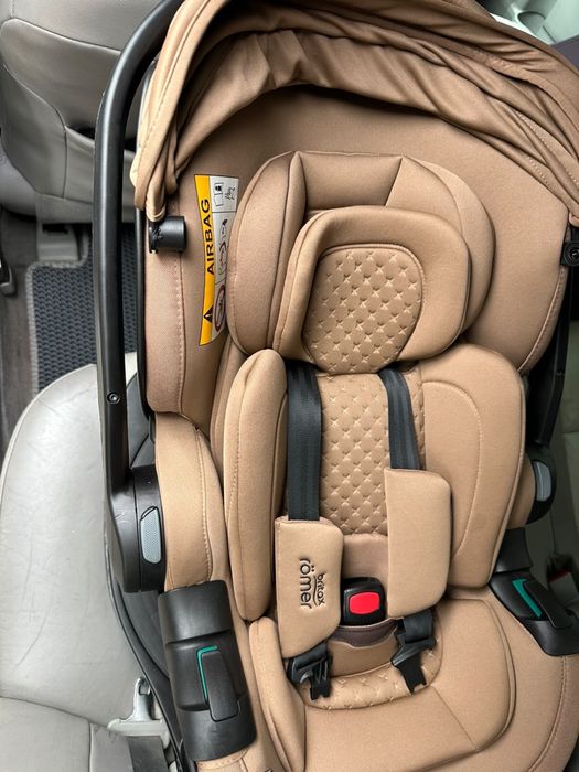 автокрісло преміум-серії LUX від Britax Römer ( Warm Caramel)