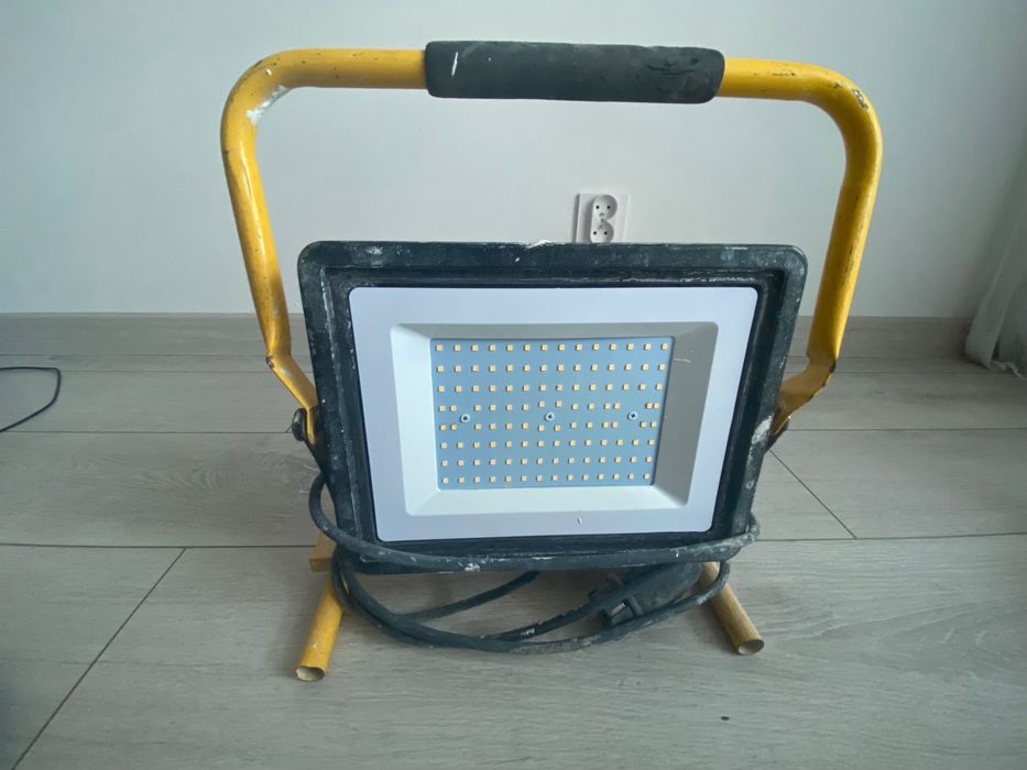 Naświetlacz Przenośny Led Vt-109 100W
