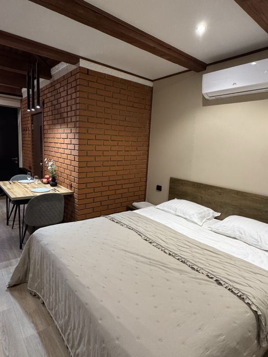 Світло 24/7. Будинок центр на 2-х з великим ліжком рн ХНУВС .