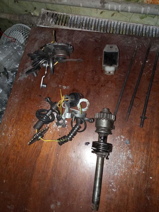 Продам запчастини на мопед альфа, дельта кришки запалення бокові