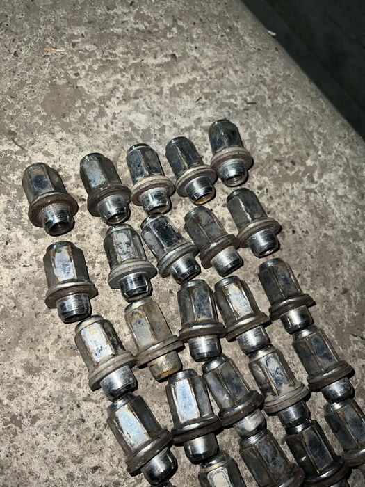 Гайки кольосні/гайка колесная Toyota/Lexus Rav4/Avensis T25/RX/IS/ES