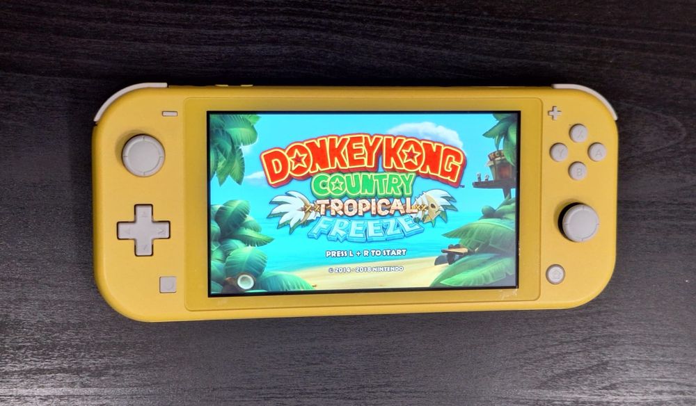 Nintendo Switch Lite Amarela com Pico fly