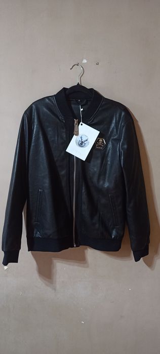 Kurtka z Eko Skóry Czarna Slim Fit Roz.M