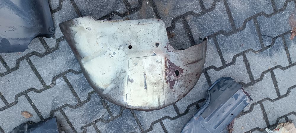 Fiat 126p nadkole wewnętrzne przednie prawe tylko u mnie oryginalne