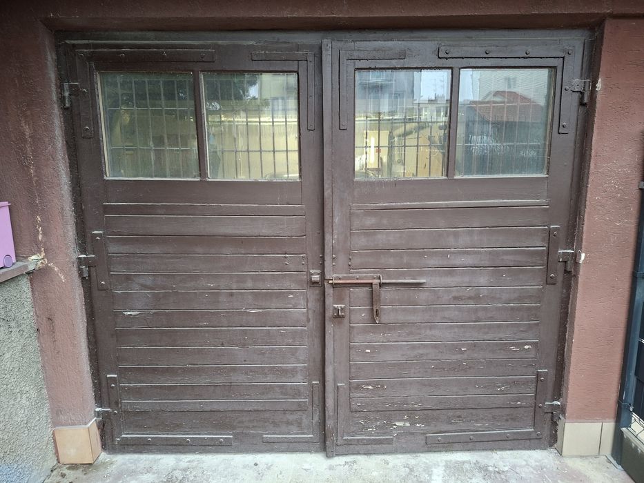 Drzwi garażowe dwuskrzydłowe