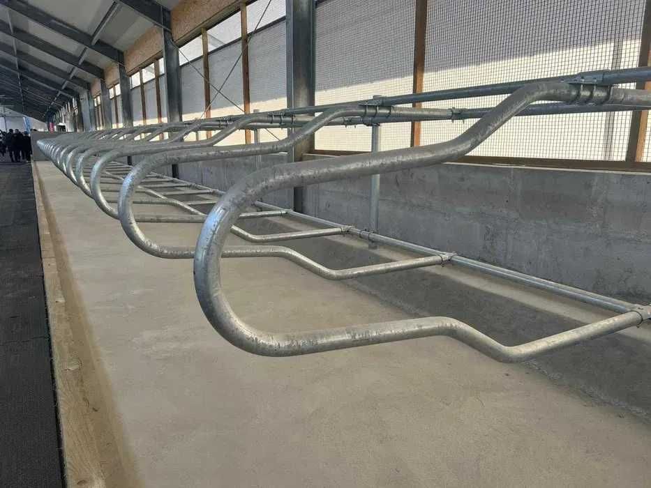 Bramy przepędowe, drabiny paszowe, agrafki, obejmy, wyposażenie obory