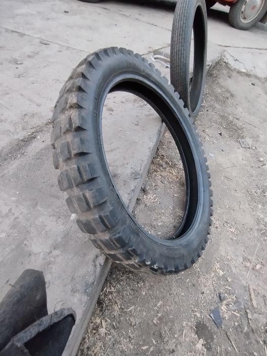 Продам резину r18 3.25 и 2.75