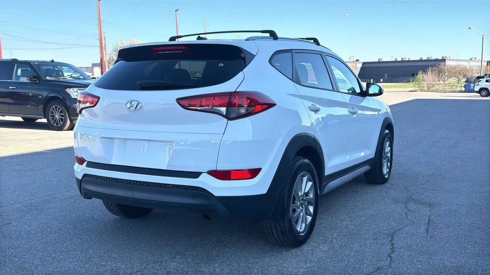 Hyundai Tucson SE      2017