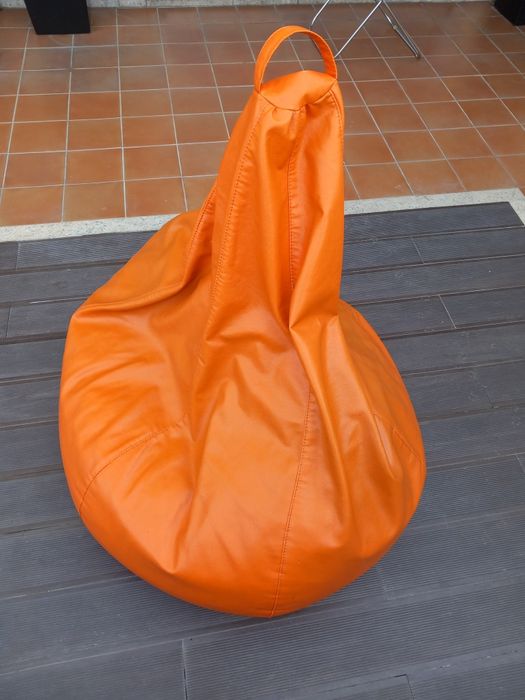 Puff pêra em pele sintetica