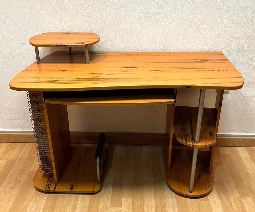 Secretaria, mesa de trabalho com alçado, como nova