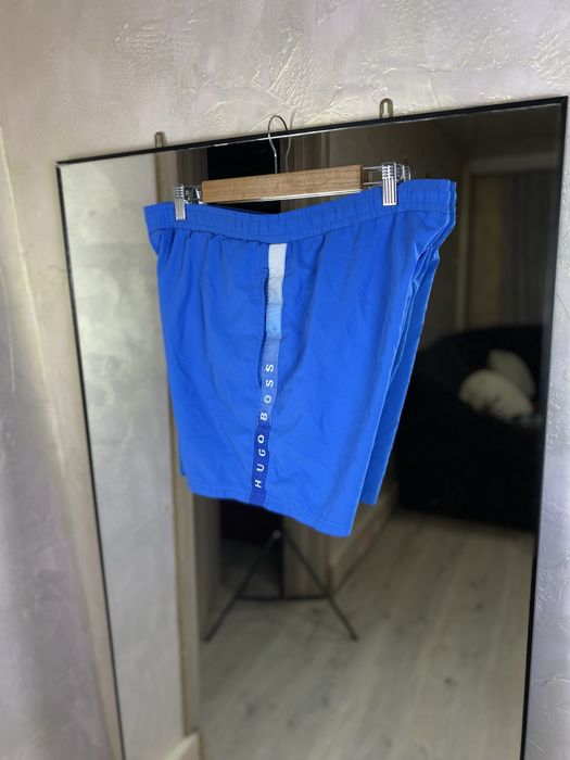 Шорти hugo boss: яскравий синій колір, преміум якість