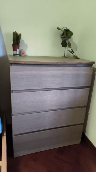 Vendo cama casal, com estrados e colchão + cómoda 04 gavetas.
