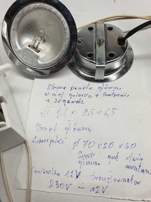 Lampa pod półkowa z zegarem
