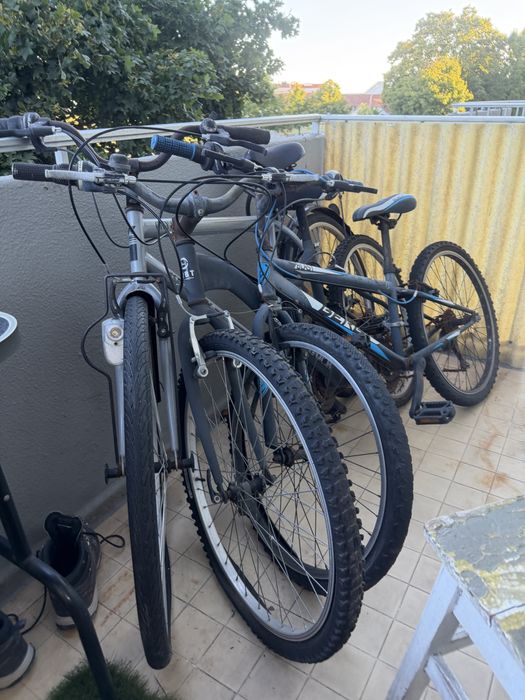 3 bicicletas velhas