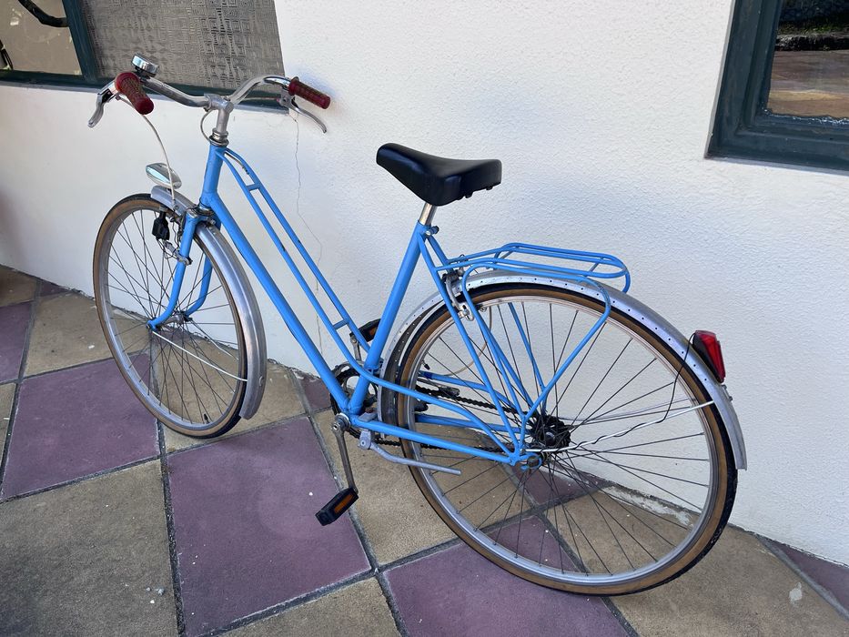 Bicicleta senhora antiga