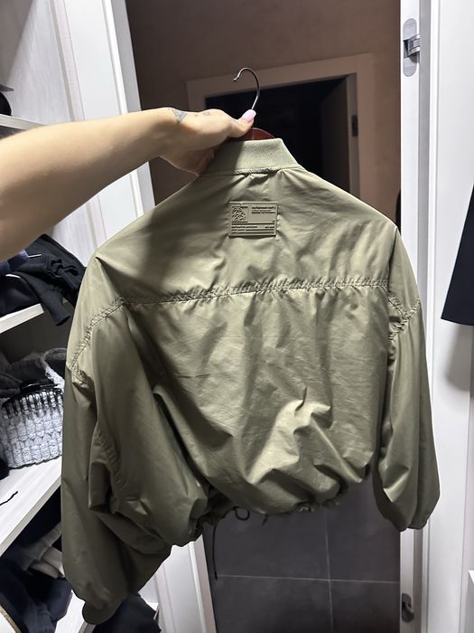 Продам бомбер бомпер куртка осеняя