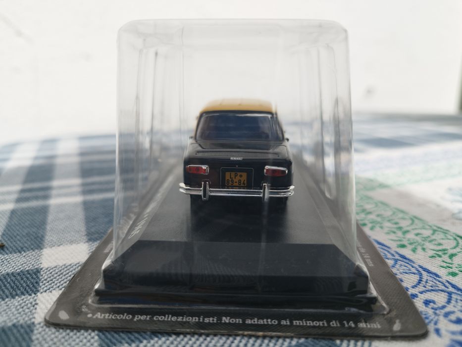 Miniatura Nova - Renault 8 Taxi Santiago do Chile 1965