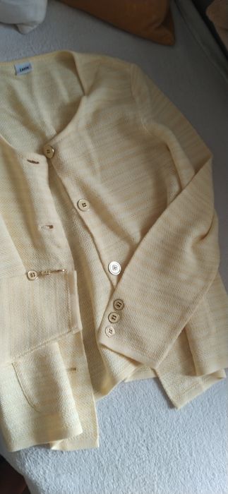 Cardigan amarelo suave