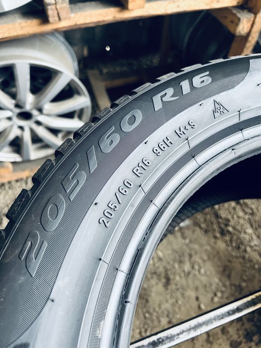 Шини Резина Зимові  205 60 16 Pirelli Sottozero3 4шт