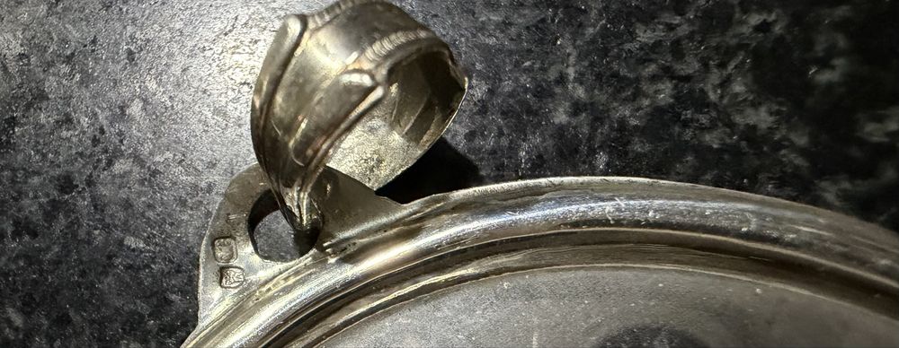 Medalha para berço oval em prata